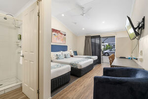 Caboolture Central Motor Inn - Family Studio 4